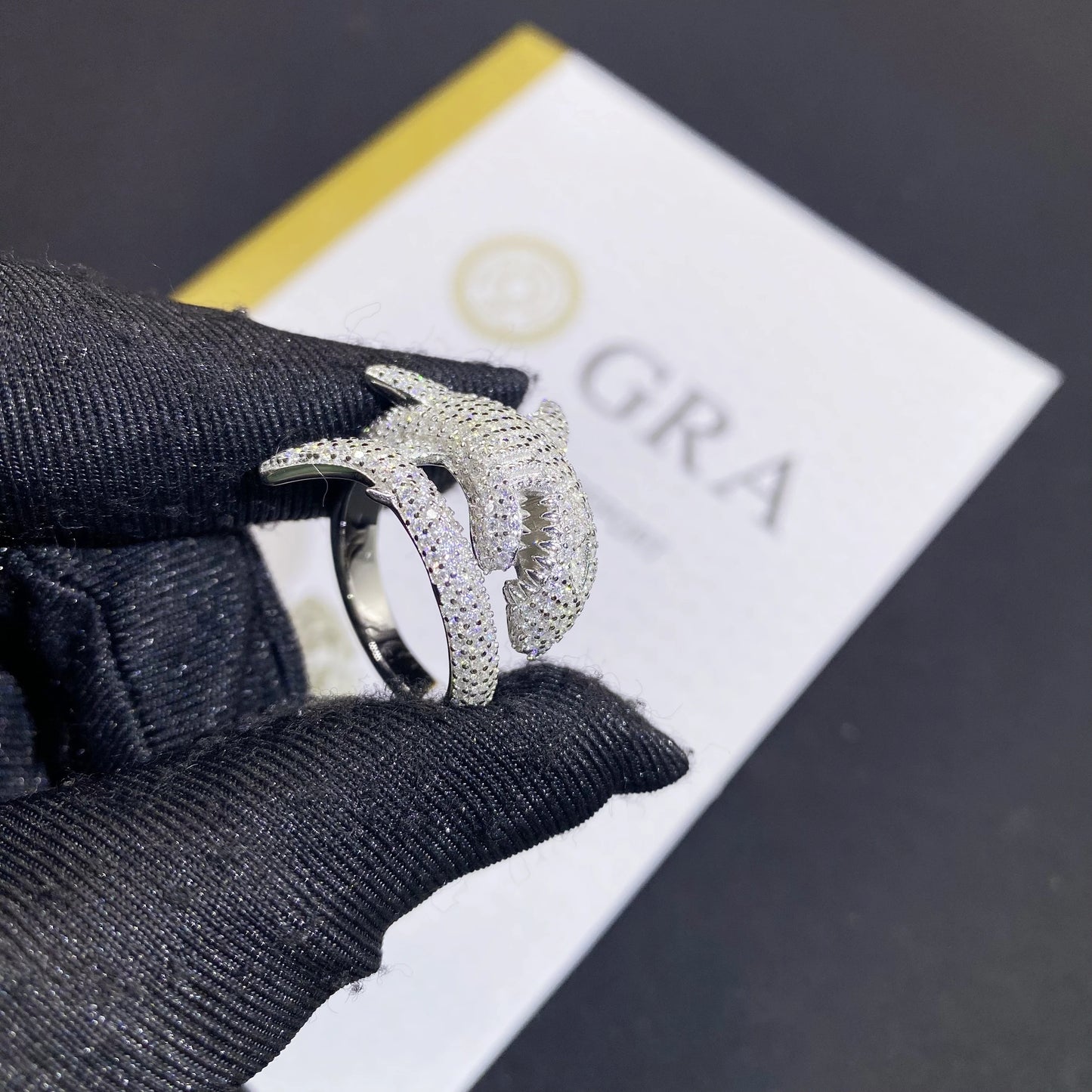 Anello "Predator Shark" Argento 925 & VVS Moissanite