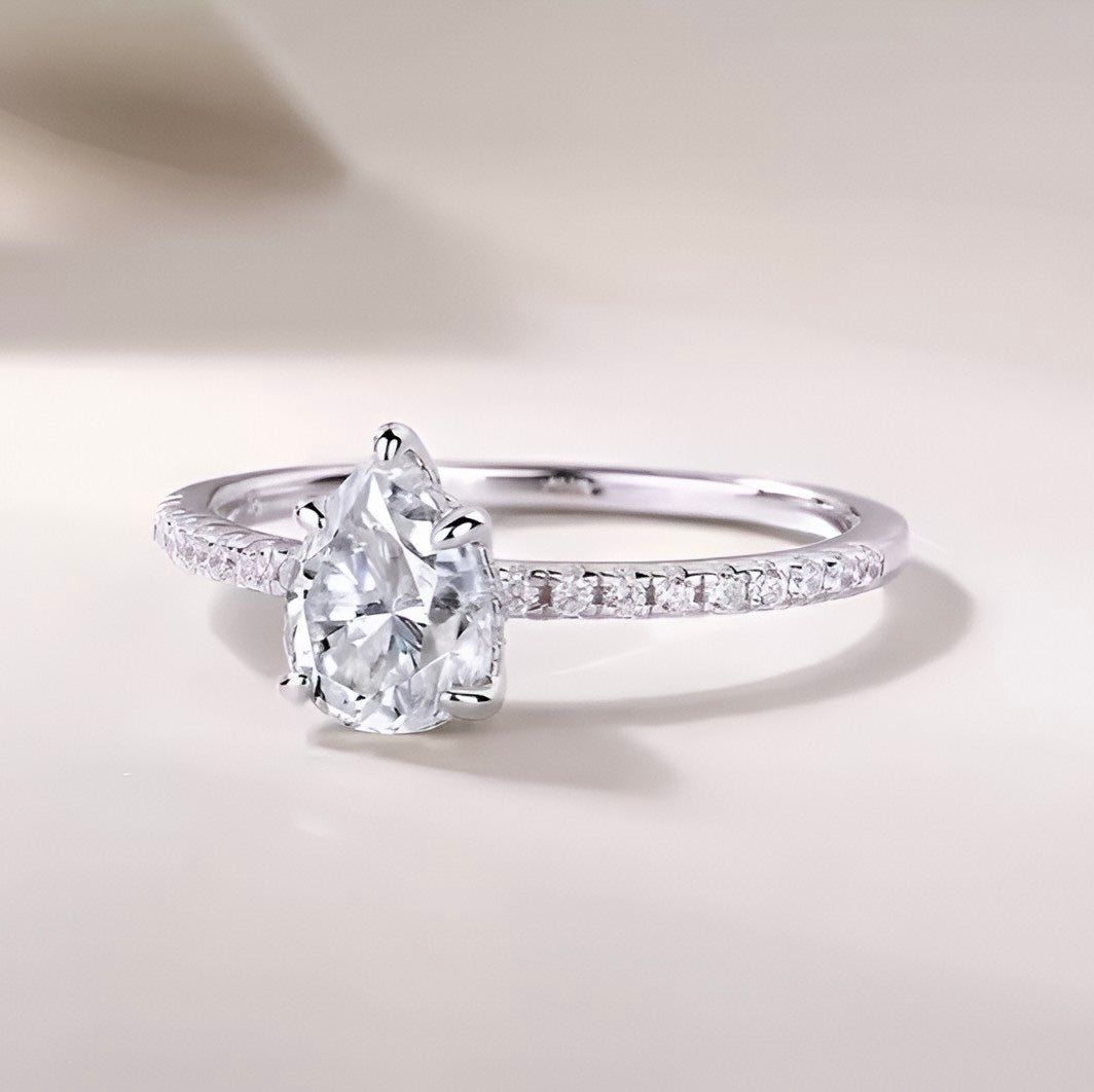 Anello da donna “Crystal Tear” Argento 925 & VVS Moissanite